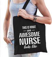 Awesome nurse / zuster cadeau katoenen tas zwart voor dames - zorgpersoneel kado / tasje / shopper