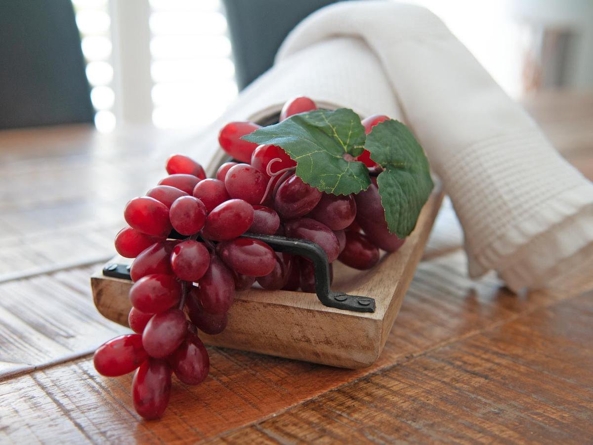 GMMH Kunstmatige decoratieve druiven, paars mix rond, 30 cm, levensechte druiven, wijnstok, plastic fruit, plastic vruchten, kunstfruit, decoratie, bruiloftsdecoratie, etalage, keuken, hotel GMMH Kunstmatige decoratieve druiven, paars mix rond, 30 cm, levensechte druiven, wijnstok, plastic fruit, plastic vruchten, kunstfruit, decoratie, bruiloftsdecoratie, etalage, keuken, hotel