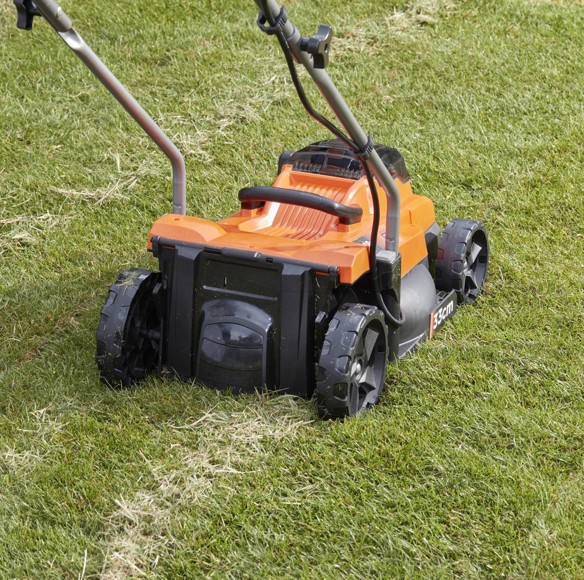 BLACK+DECKER 18V 33cm Grasmaaier, 35L opvangbak zonder accu en lader - BCMW3318N-XJ – foto 2