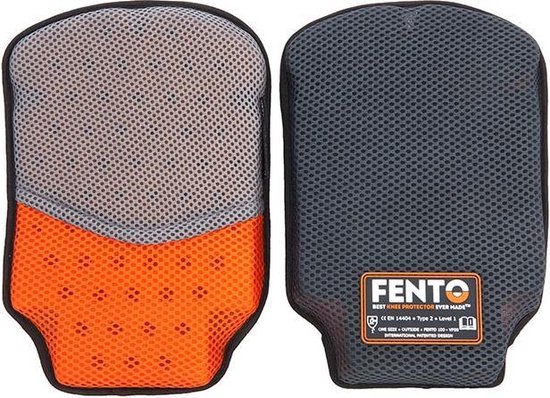 Set van twee FENTO kniebeschermers, één met oranje onderkant en grijze mesh bovenkant, de ander zwart met oranje logo.