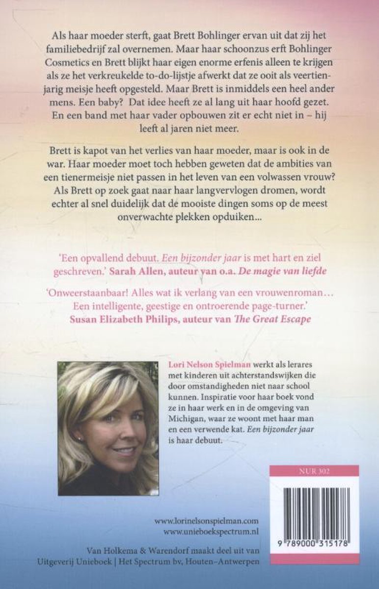 Achterkant van een boekcover met een foto van de auteur, Lori Nelson Spielman, en een samenvatting van 'Een bijzonder jaar'.