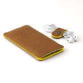 JACCET lederen iPhone 8 hoesje - Cognac kleur leer met geel wolvilt - Handmade in Nederland