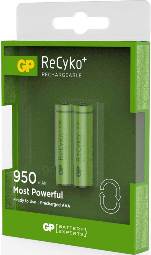 Groene verpakking met twee GP ReCyko+ AAA batterijen, 950 mAh. Tekst 'Most Powerful', 'Ready to Use | Precharged AAA' en een recycle-icoon.