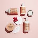 Verschillende Shea Moisture Coconut & Hibiscus haarproducten, waaronder een pot smoothie, conditioner en milk.
