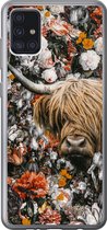 Geschikt voor Samsung Galaxy A52 5G hoesje - Schotse hooglander - Bloemen - Oranje - Siliconen Telefoonhoesje