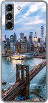 Geschikt voor Samsung Galaxy S21 hoesje - New York - Brooklyn Bridge - Boot - Siliconen Telefoonhoesje