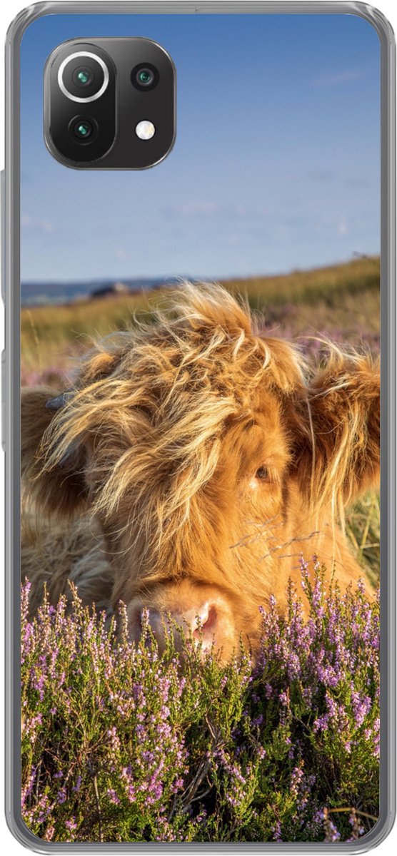 Telefoonhoesje Geschikt voor Xiaomi Mi 11 Lite hoesje - Schotse Hooglander - Heide - Gras - Dieren - Siliconen Telefoonhoesje Telefoonhoesje