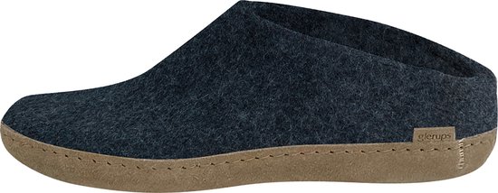 Donkerblauwe vilten pantoffel met leren zool, met Glerups logo.