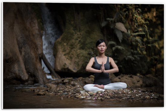 PVC Schuimplaat - Vrouw - Yoga - Waterval - Stenen - 60x40 cm Foto op PVC Schuimplaat (Met Ophangsysteem)