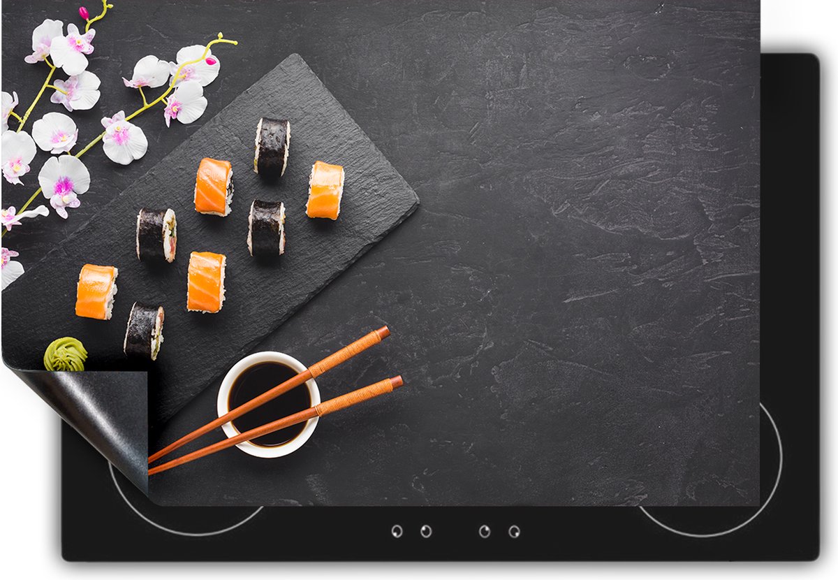 Chefcare Inductie Beschermer Sushi met Bloemen op Zwarte Marmer - 90x50 cm - Afdekplaat Inductie - Kookplaat Beschermer - Inductie Mat