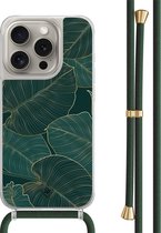 Casimoda® hoesje met groen koord - Geschikt voor iPhone 15 Pro - Monstera Leaves - Afneembaar koord - TPU/polycarbonaat - Zwart