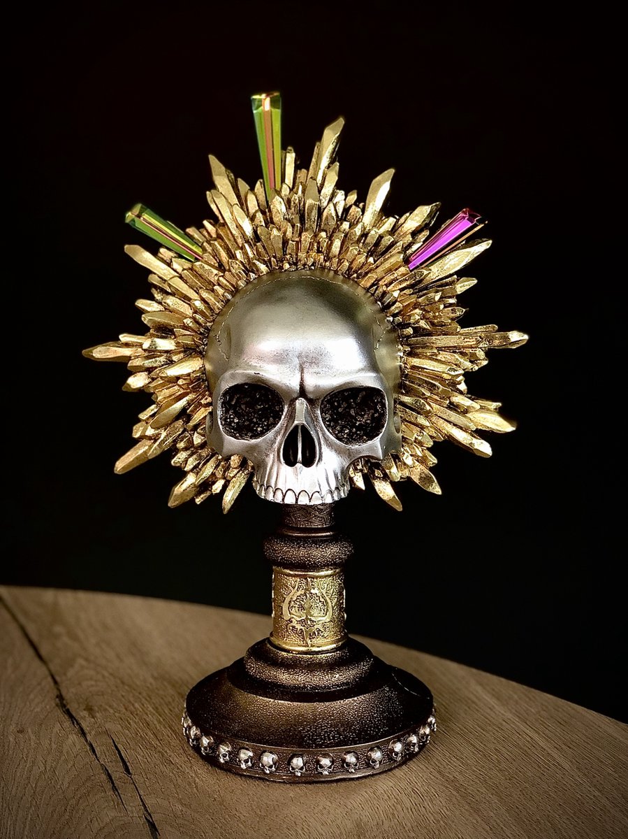 Doodshoofd kristal 34,5 cm hoog - polyresin - kunststof - interieur - voor binnen - interieurdecoratie - decoratiefiguur - modern - geschenk - cadeau - gift - verjaardag - Halloween - Kerst - Nieuwjaar