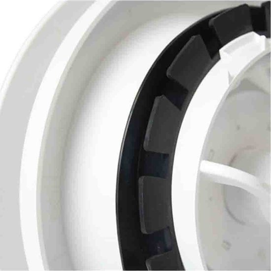 Detail van de zwarte en witte onderdelen van het Zehnder Comfovalve ventilatieventiel.