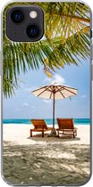 Geschikt voor iPhone 13 mini hoesje - Strandstoel - Parasol - Palmboom - Siliconen Telefoonhoesje