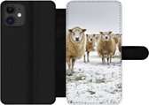 Bookcase Geschikt voor iPhone 12 Pro telefoonhoesje - Schapen - Wol - Sneeuw - Met vakjes - Wallet case met magneetsluiting