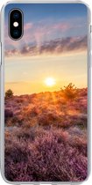 Geschikt voor iPhone Xs hoesje - Bloeiende heide tijdens zonsondergang in Nederland - Siliconen Telefoonhoesje