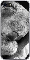 Geschikt voor iPhone SE 2020 hoesje - Slapende koala op zwarte achtergrond in zwart-wit - Siliconen Telefoonhoesje