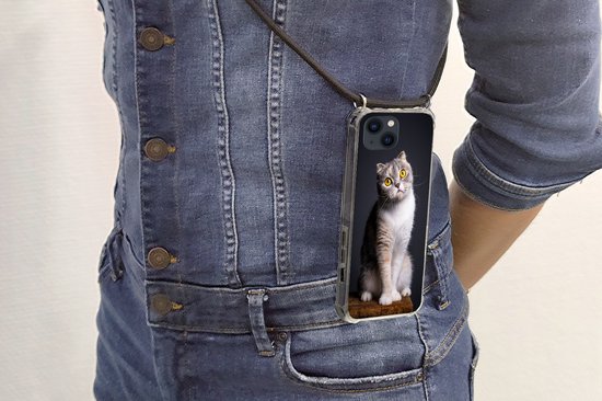 Telefoonhoesje Geschikt voor iPhone 13 - Kat - Ogen - Licht - Siliconen - Crossbody - Backcover met Koord - Telefoonhoesje met koord - Hoesje met touw Telefoonhoesje