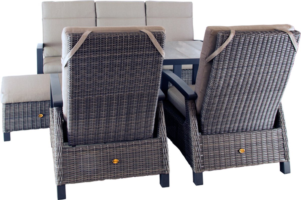 Loungeset in koffiebruine kleur met moderne uitstraling.