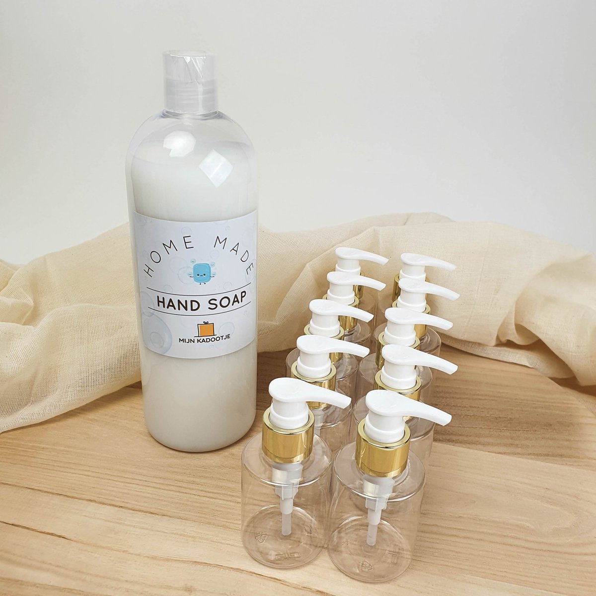 Zeep - Zeeppompje - Set van 10 + 1L handzeep - Gouden dop - Wit - doopsuiker - bedankje - bedankjes - doopsuiker zeep - doopsuiker zeeppompje - feest