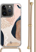 Casimoda® hoesje met beige koord - Geschikt voor iPhone 13 Pro - Abstract Dots - Afneembaar koord - TPU/polycarbonaat - Bruin/beige