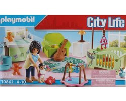 foto van Playmobil City Life Babykamer - 70862