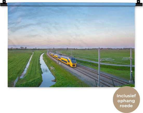 Wandkleed Landschappen Nederland - Een trein rijdt door een landschap Wandkleed katoen 60x40 cm - Wandtapijt met foto
