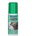 Groene Nikwax Footwear Cleaning Gel fles met afbeelding van schoenen en schuim.
