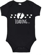 Soft Touch Rompertje (zwart) met witte Tekst - Baby is loading - zwangerschapsaankondiging | Baby rompertje met leuke tekst | | kraamcadeau | 0 tot 3 maanden | GRATIS verzending