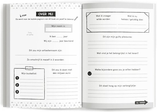 Binnenkant van een vriendenboek met invulbare secties voor 'Over Mij' en persoonlijke vragen.