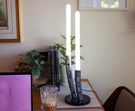 UKONIC - Star Wars - Lampe de bureau Ahsoka Double Sabres Lasers (Version Mandalorien) LED - 60cm