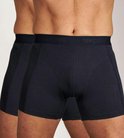 Man met donkerblauwe Ten Cate boxershort aan, met logo op de tailleband.