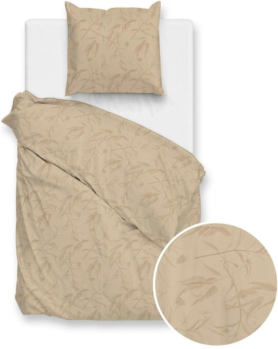 Beige dekbedovertrek met bladermotief en een detailweergave van de stof.