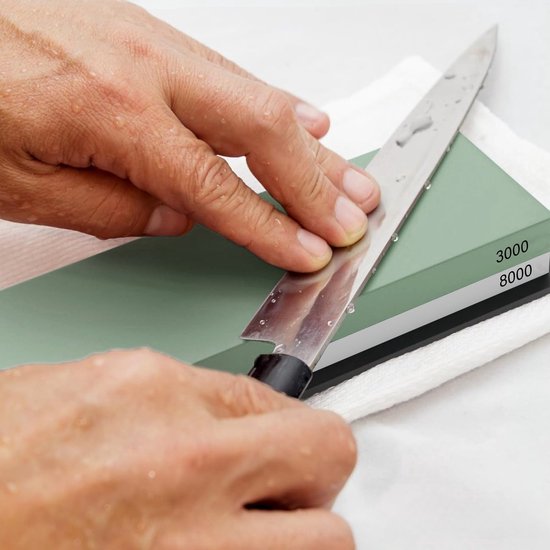 Messenslijper met 8000 grit watersteen, voor nat mes slijpen.