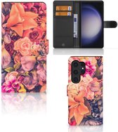 Flipcase Geschikt voor Samsung Galaxy S24 Ultra Telefoon Hoesje Cadeau voor Moeder Bosje Bloemen