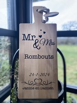 Serveerplank 49 cm - Mr en Mrs - te personaliseren met eigen namen - huwelijk - bruiloft - cadeau