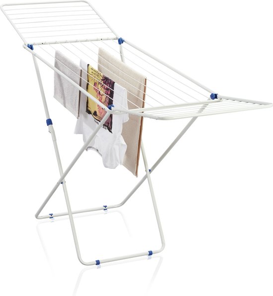 Wit Leifheit Classic 200 Easy droogrek met blauwe accenten, met een witte handdoek, een T-shirt en een beige handdoek erop.