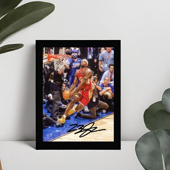 Lebron James Kunst - Gedrukte handtekening - 10 x 15 cm - In Klassiek Zwart Frame - NBA - Basketbal - Cleveland Caveliers - Rookie - Dunk