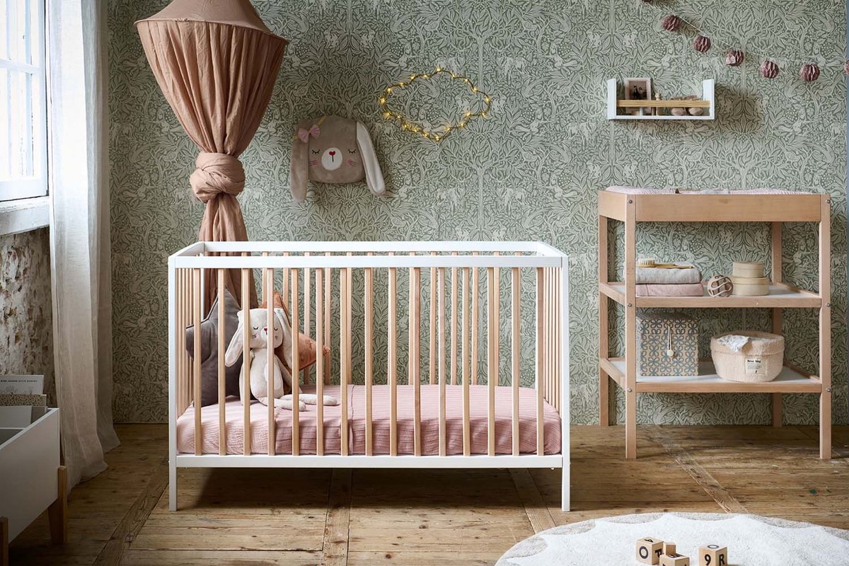 Petite Amélie ® Ledikant - 60 x 120 cm - Lattenbodem instelbaar in 3 hoogtes - Geschikt tot ongeveer 2 jaar - Stevig Bed dankzij Massief Hout & Sterk Plaatmateriaal - Wit & Naturel – foto 6
