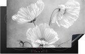 KitchenYeah® Inductie beschermer 85x52 cm - Stilleven - Bloemen - Zwart wit - Klaproos - Botanisch - Kookplaataccessoires - Afdekplaat voor kookplaat - Inductiebeschermer - Inductiemat - Inductieplaat mat