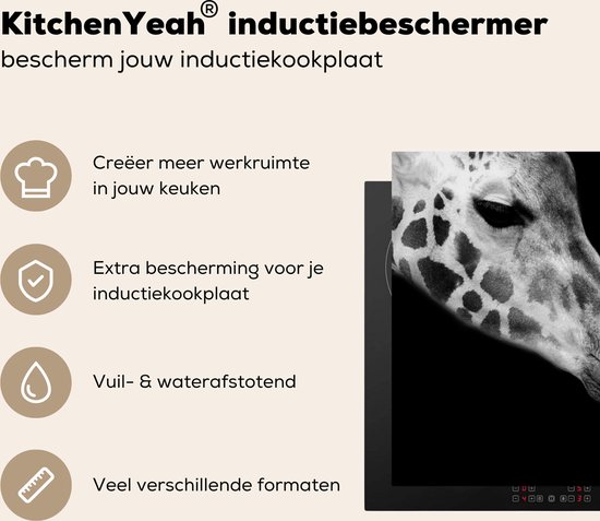 KitchenYeah® Inductie beschermer 85x52 cm - Dieren - Zwart - Wit - Giraffe - Portret - Kookplaataccessoires - Afdekplaat voor kookplaat - Inductiebeschermer - Inductiemat - Inductieplaat mat