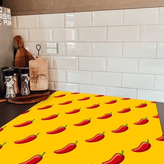 KitchenYeah® Inductie beschermer 78x78 cm - Patroon van hete pepers - Kookplaataccessoires - Afdekplaat voor kookplaat - Inductiebeschermer - Inductiemat - Inductieplaat mat