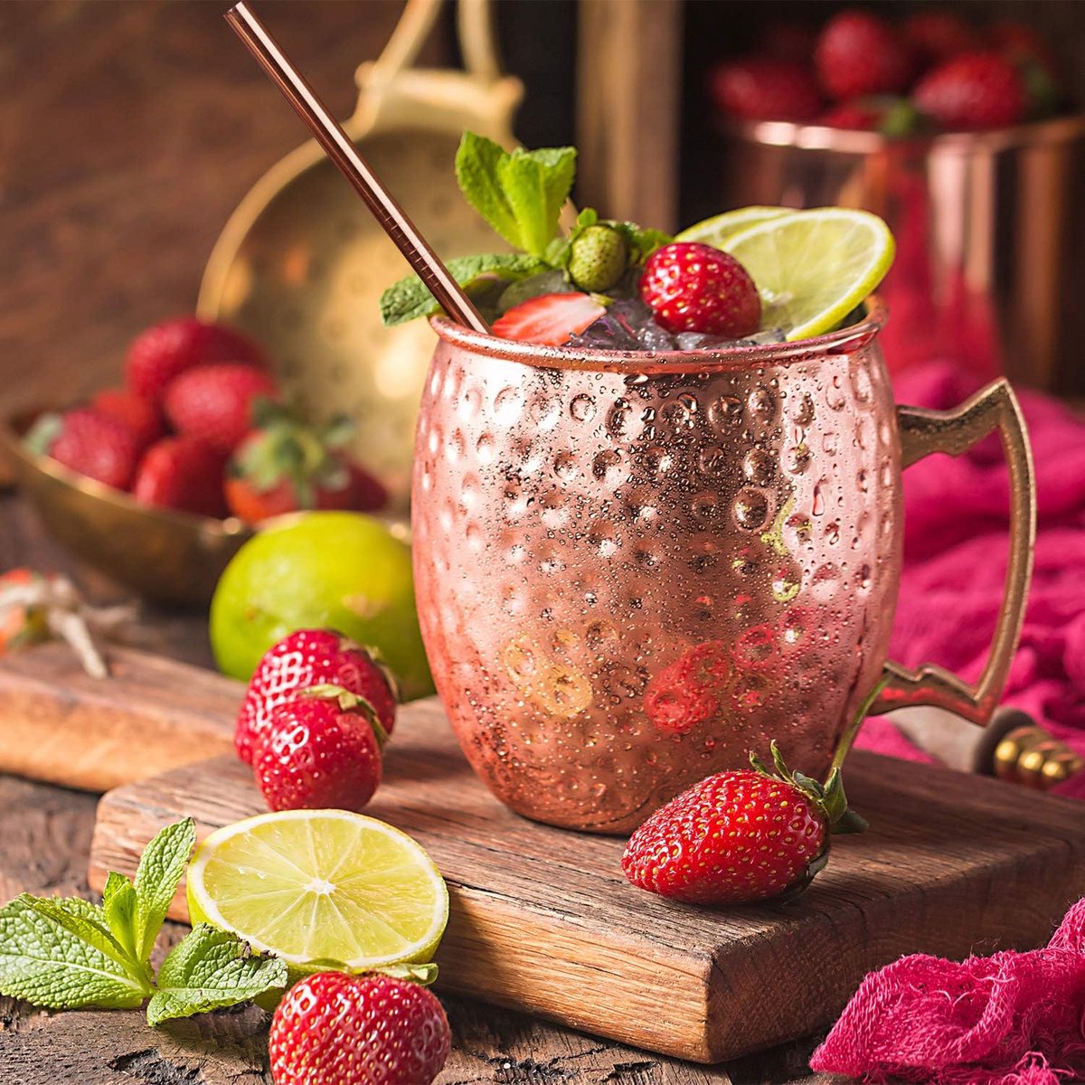 CLORD "Set van 4 Koperen Bekers - 550 ml met 4 Rietjes in Luxe Geschenkdoos - Perfect voor Verfrissende Cocktails - Ideaal voor Liefhebbers van 100% Koperen Accessoires"