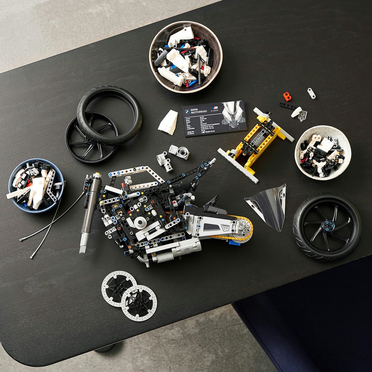 LEGO Technic BMW M 1000 RR Motor bouwbare modelbouwset - 42130 — afbeelding 23