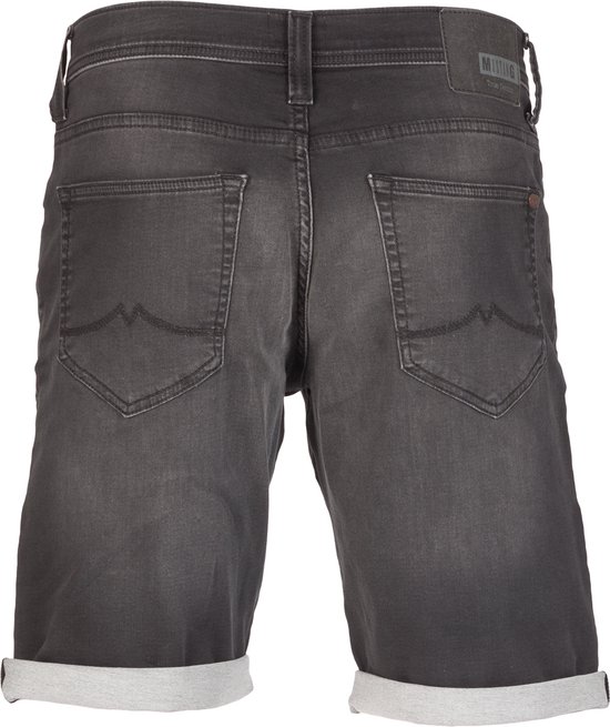 Achterkant van een grijze denim short met Mustang label en gedetailleerde naden.