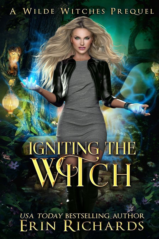 Een blonde vrouw met lang haar, gekleed in een grijze jurk en zwarte jas, met blauwe energie uit haar handen, op het omslag van 'Igniting the Witch' door Erin Richards.