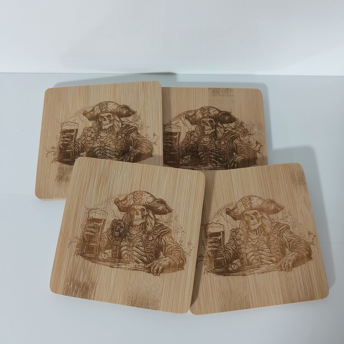 Piraten skelet set van 4 bamboe onderzetters