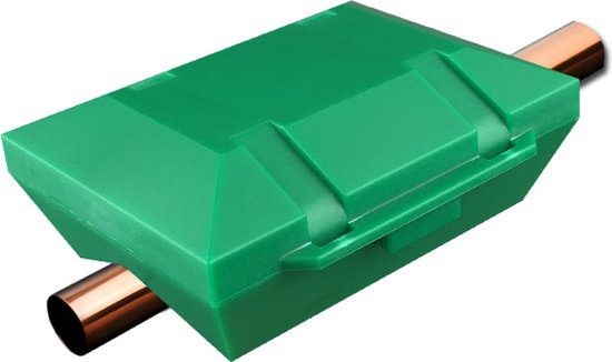 Groen Alpine antikalk systeem met koperen leiding.