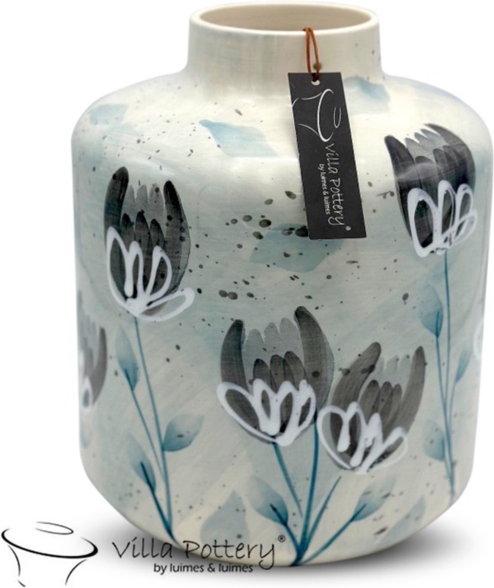 Irishflowers Vaas - Villa Pottery - Decoratie - Keramiek - Woondecoratie - Kerstcadeau - Cadeau - Sinterklaascadeau - 5 December - Victoria 4 Blauw