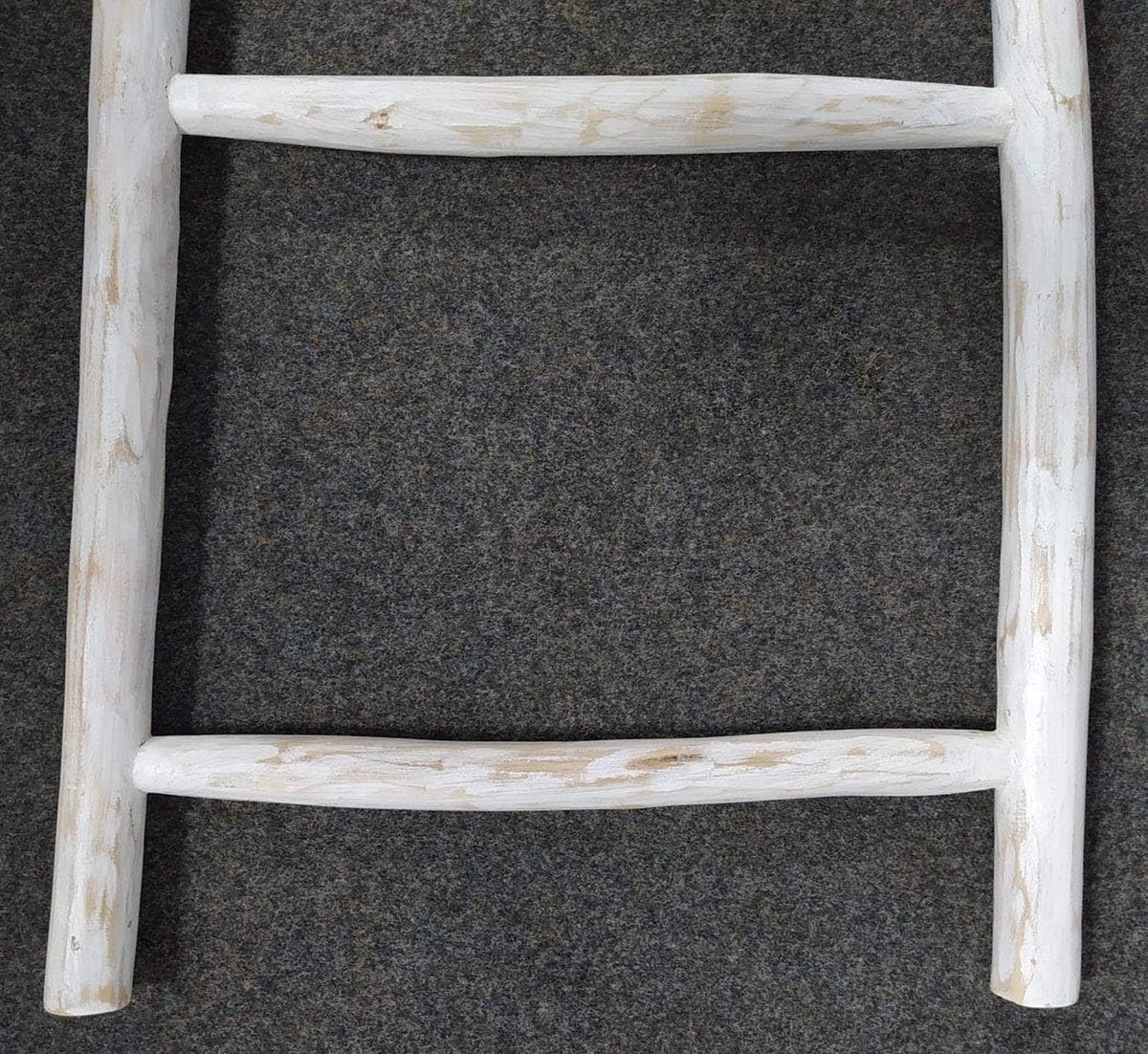 Decoratieve houten ladder wit - hoge kwaliteit - handdoekhouder van teakhout - decoratieve ladder kledingrek - 150cm - teak - kleur: wit gewassen - handdoekladder voor badkamer, slaapkamer en garderobe.